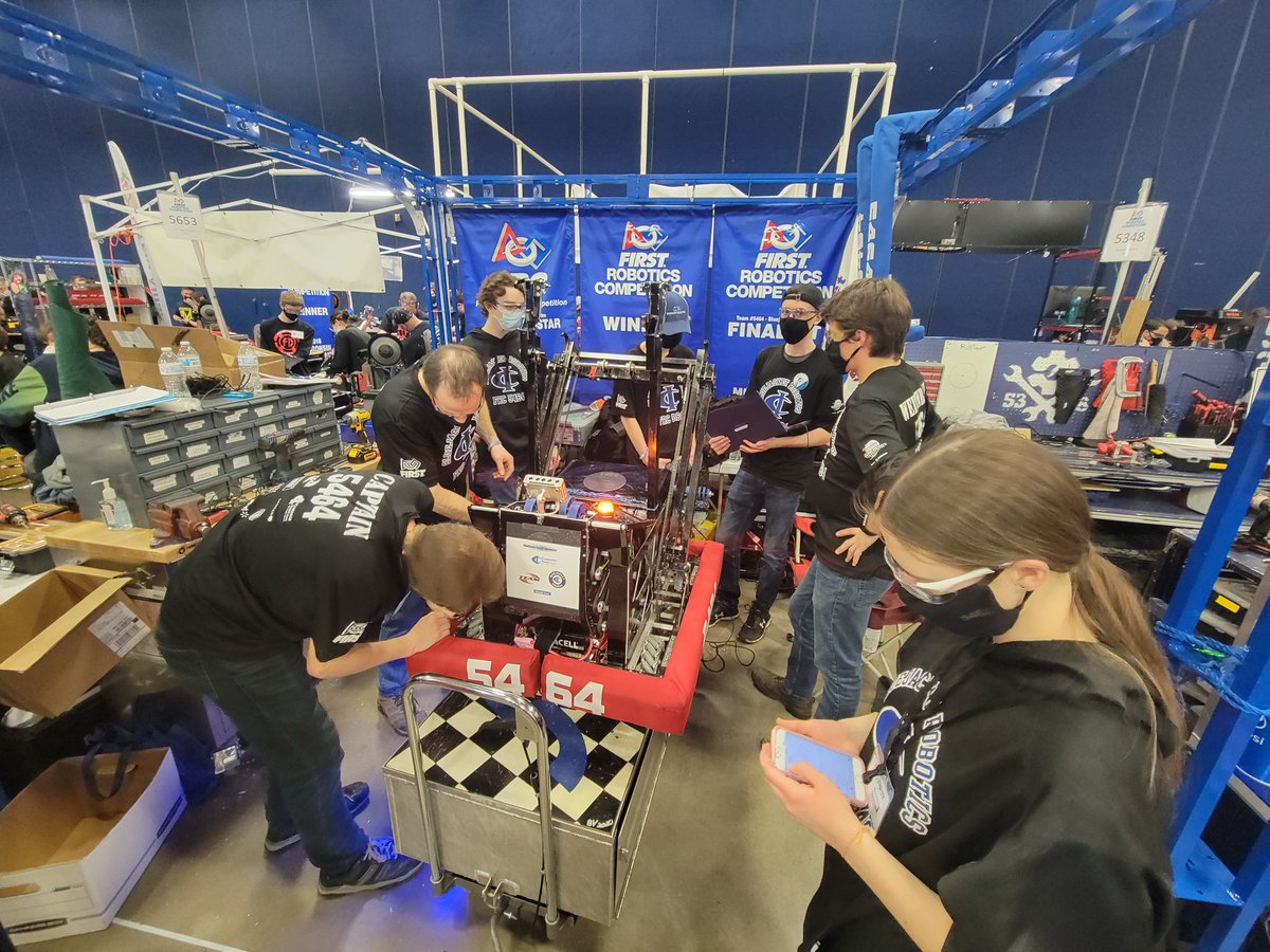 5464Bluejackets's tweet image. Gracious professionalism is the FIRST way! Thanks to @Storm_Robotics  and @dna_robotics for having some spare parts so we could do repairs
