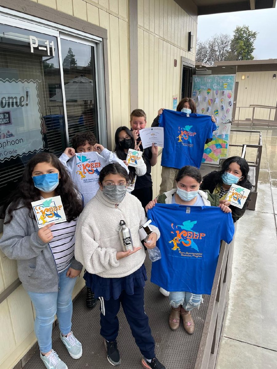 CastleSTEAM's tweet photo. Mrs. Raphoon's class shows off their Camp Keep swag, after their virtual Camp Keep awards! Way to go! @castlesteam @pbvusd @campkeep #outdooreducation #virtualfieldtrips #campkeep #wearepbv https://t.co/Svuv0kztKX