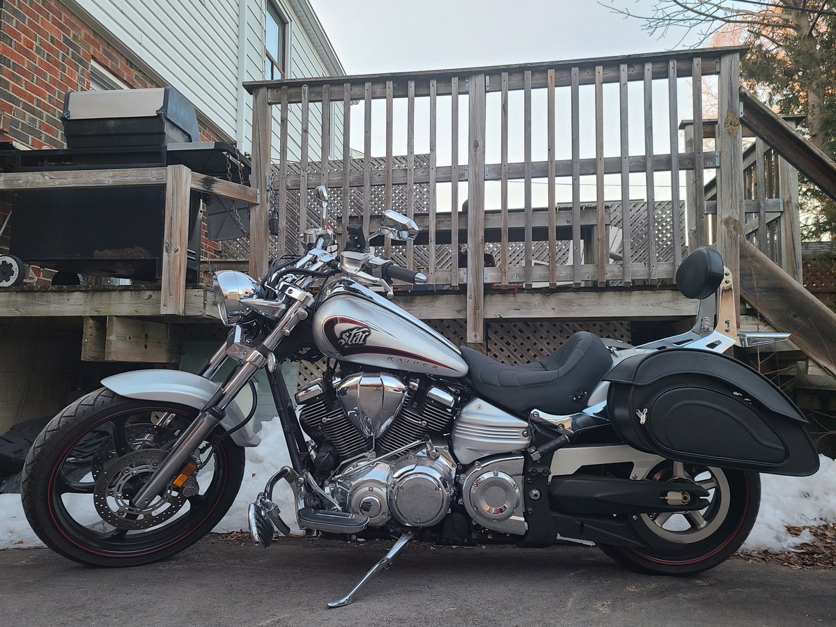 StuCowan14's tweet photo. Spring has sprung! #Motorcycles #FirstRobin #Raider @YamahaMotorCa @RiderTrainInst https://t.co/WLUxMkQo9q