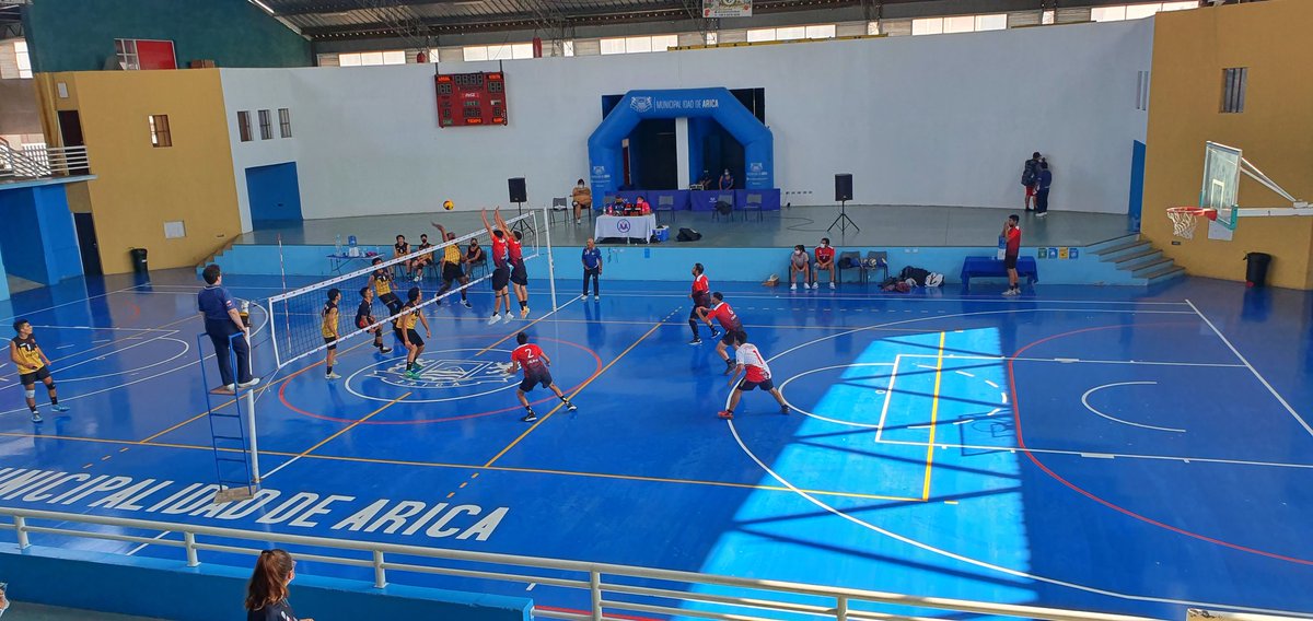raulsegovia5's tweet photo. Que lindo se ve el Epicentro Augusto Zubiri Rubio!!! Que vuelva el deporte, campeonato de Voleibol  Zonal Norte, organizado por la #muniarica.

@Gerardo_Arica
@MuniArica
@Dideco_ima
@paolo_yevenes https://t.co/4AdF9mNEEi https://t.co/Qbvrixy4OQ