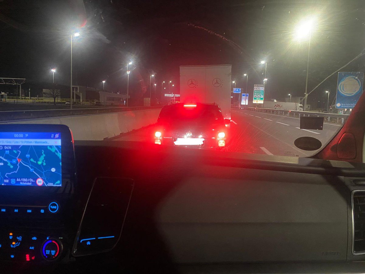 innoscripta's tweet photo. We have come to the Hungarian-Austrian border, about 500km in front of us we will log out for tonight. Good Night! #StrongerTogether #NoWar https://t.co/CECzfnhMhq