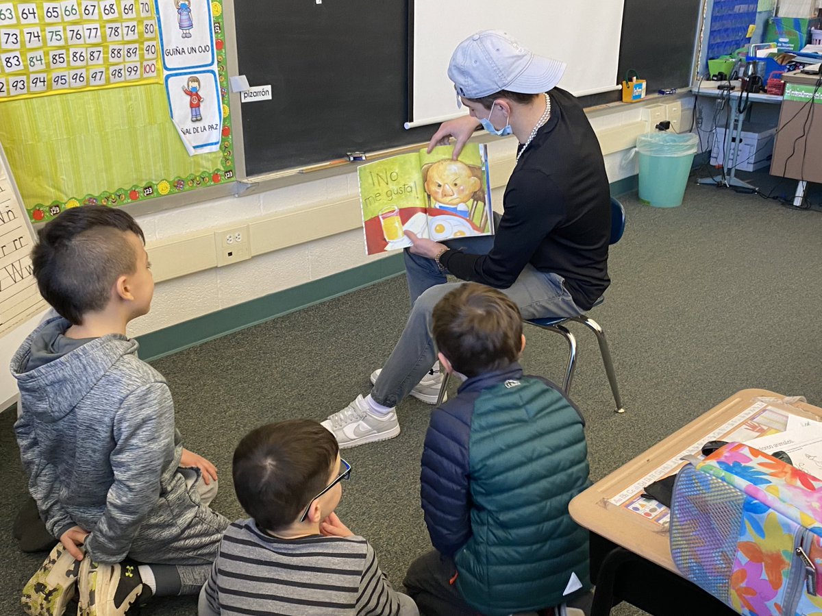 This week we #ReadAcrossAmerica en Español!!! ¡Gracias! Liberty Bell Elementary, I hope you enjoyed our visit. #SLSDProud #SpartanStrong #mentoring #Spanish #Immersion #langchat <a href="/SLHSspartans/">SLHSspartans</a> <a href="/PADeptofEd/">PA Department of Education</a>