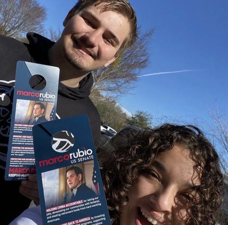 MarcoRubio_2022's tweet photo. Thank You Gainesville Volunteers!

If you are interested in getting involved in the campaign:

https://t.co/lwLivJySM2 https://t.co/J1raDpbu64
