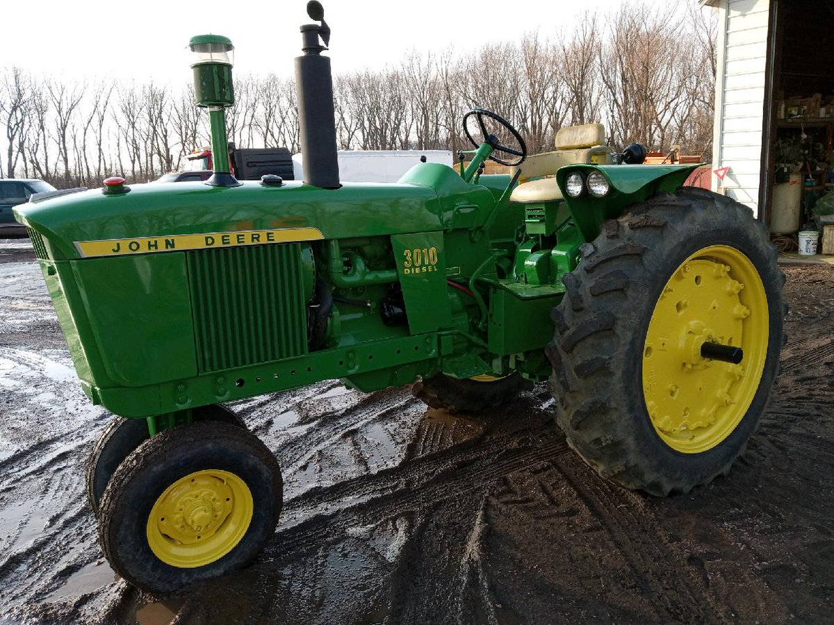 tiling_guy2012's tweet image. Making them tractors new and shine again!!