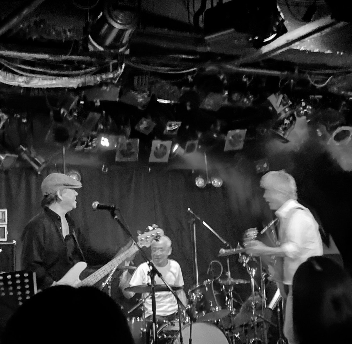 greemiemi's tweet photo. 仕事終わりに下北沢でChappy’sライブ鑑賞!ギターの澄田さん残念ながら欠席🥲ますます澄ちゃん愛が止まらない❣️ 息ぴったりのエンディング、サイコ〜 #川上シゲ #武田チャッピー治 #下北沢ClubQue #chappys https://t.co/nyKYu0mzBy