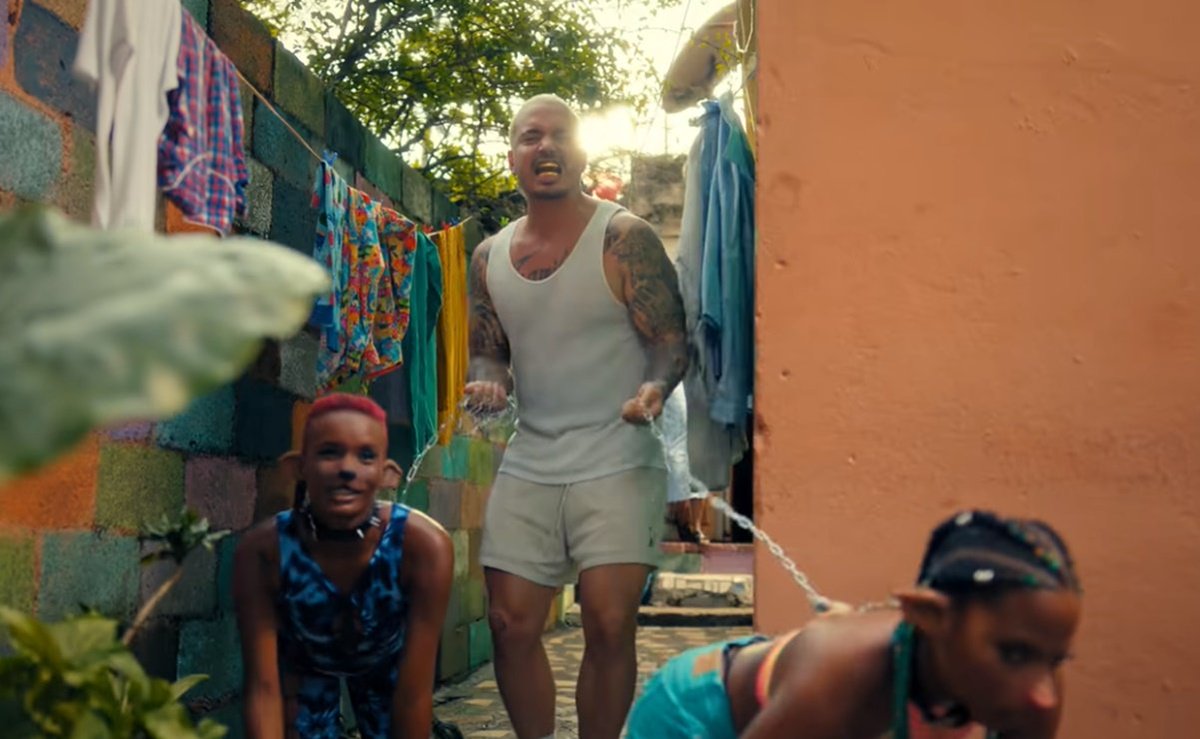 Henri_gv's tweet photo. Tratan a #Residente de resentido, de malparido, etc. Mejor dicho de hpta no lo bajan solo por tirarle a j Balvin pero cuando esté malparido hizo esto 👇🏼👇🏼 se quedaron callados, coman mierda hptas, grande residente. https://t.co/roLOnD1fs5