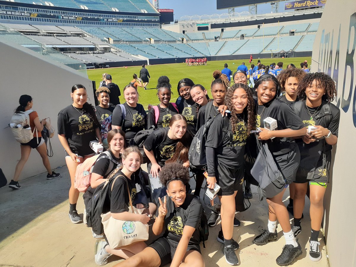 The Lady Knights are here... Let's Go .. Game 1. vs Atlantic Coast - Stadium Main Field Game 2. vs Mandarin High- Inside Indoor Practice Field.. @Oakleaf_Ath @oneclaysports