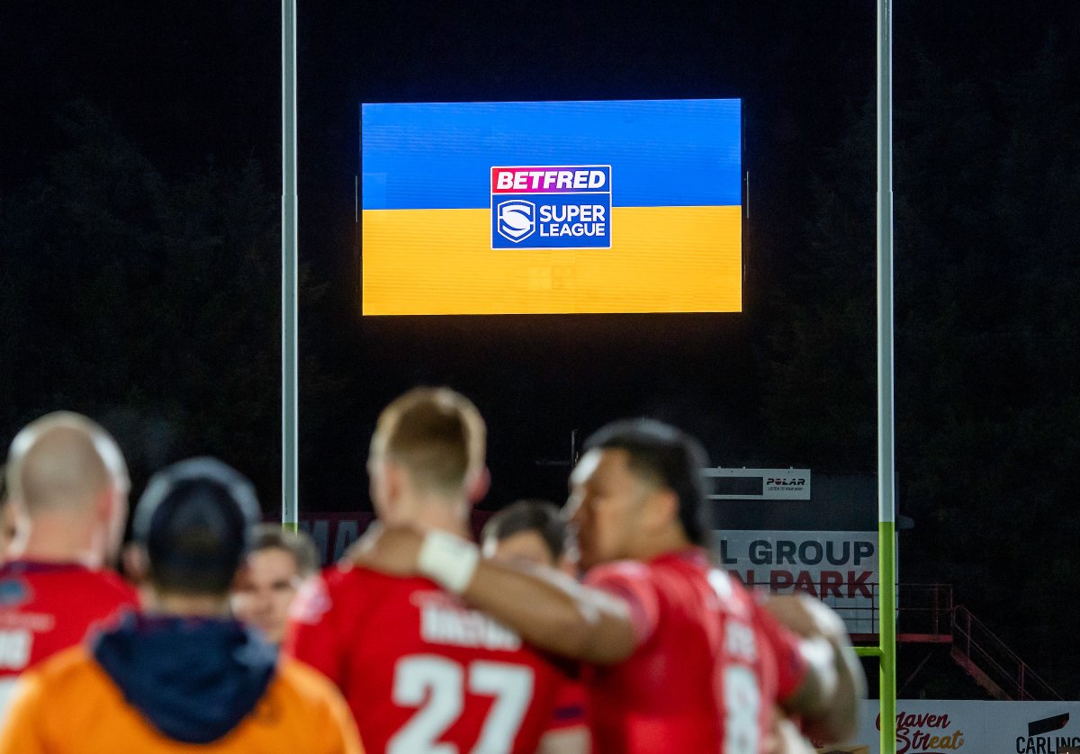 hullkrofficial's tweet photo. 🇺🇦 Fantastic to see our friends @rsvltdhull supporting #Hull4Ukraine by becoming a drop off centre.

Fans can donate toiletries, powerpacks, flasks, warm clothing, food with long expiry dates + more. 

(Drop off at RSV, HU8 7AU). 

#UpTheRobins🔴⚪️ https://t.co/el3MHGjdXr
