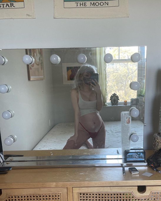 Laundry day with the bump https://t.co/zFmY5g71xi