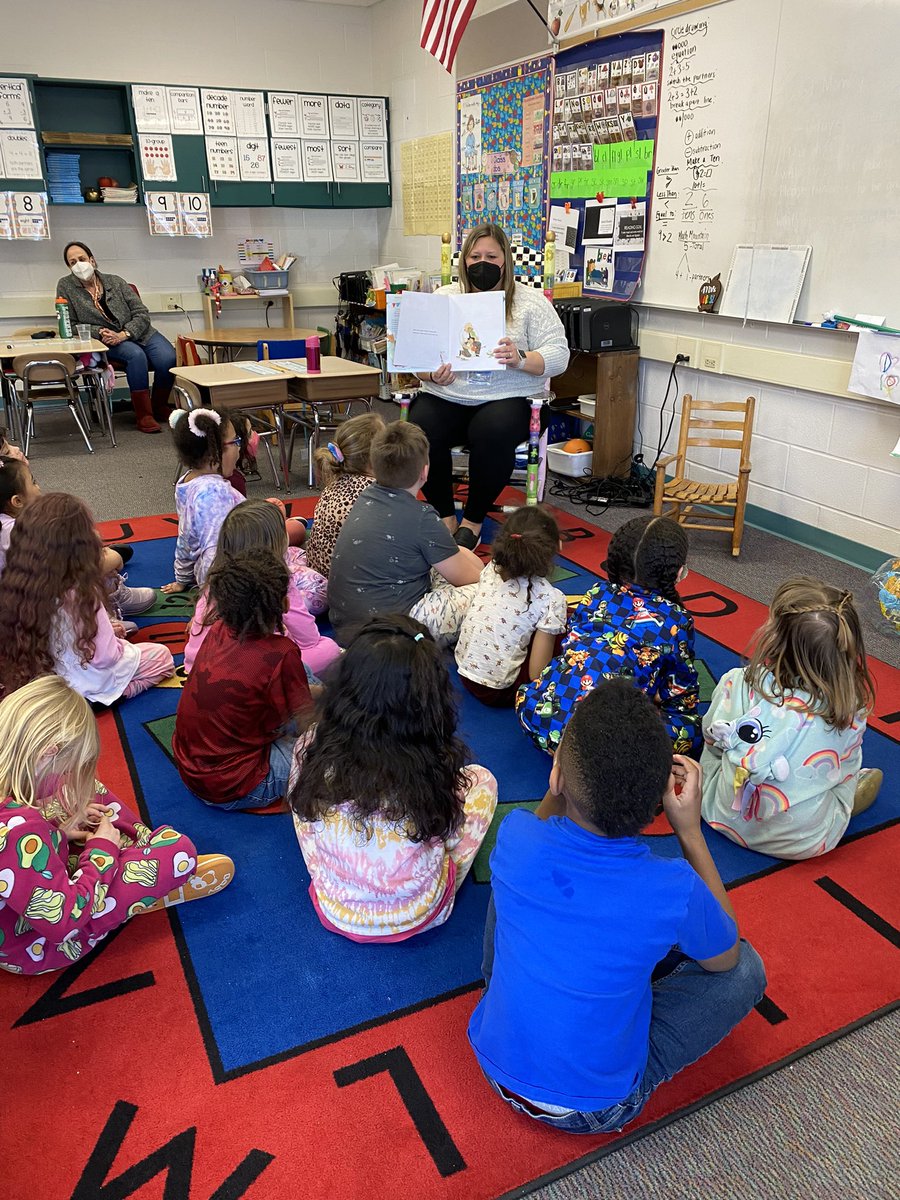 Read Across America Week 2022!!! Thank you <a href="/ChrissyMiga_WI/">Chrissy Miga</a> for reading to us today. ❤️