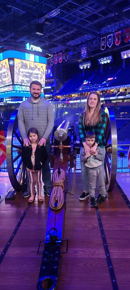 AlKards's tweet photo. Adults night turned kids night.

#CBJ https://t.co/M3ytgJZHHr
