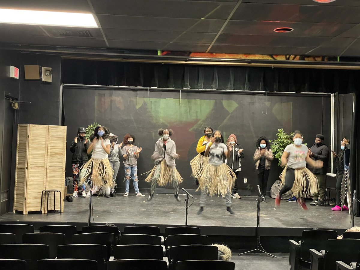 applause_ucity's tweet image. Whew Chile! It’s finally here. Our 8th grade show opens next week after weather delays. 7th grade show ends on Monday and the next show opens on Thursday. Lord I’m tired! They hate me but they WILL have a nice show so I’m good. #TheTaskmaster