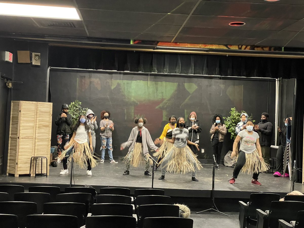 applause_ucity's tweet image. Whew Chile! It’s finally here. Our 8th grade show opens next week after weather delays. 7th grade show ends on Monday and the next show opens on Thursday. Lord I’m tired! They hate me but they WILL have a nice show so I’m good. #TheTaskmaster