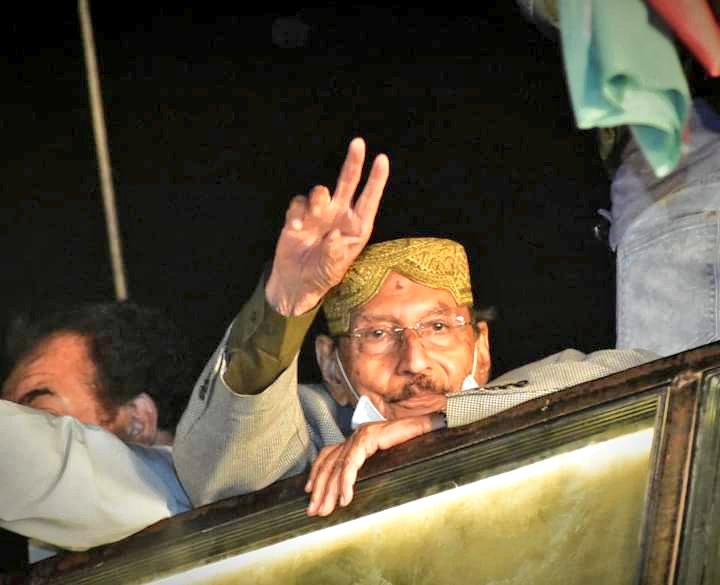 NomanMNB's tweet image. "بھٹو خاندان سے وفا کی علامت۔،!⁦✌️⁩ بابائے ورکر سابق وزیر اعلی سندھ سید قائم علی شاھ زندہ باد⁦⁦🇱🇾⁩⁦❤️⁩🖤💚

#AwamiMarach 
@BBhuttoZardari @ShahNafisa