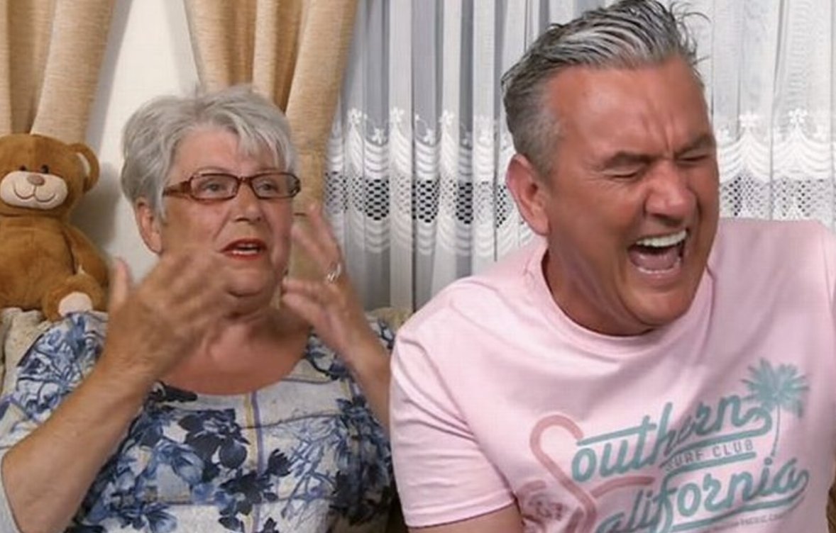 Gogglebox star Jenny Newby leaves co-star in stitches as she shows off new look
https://t.co/aMHFAQPfpH https://t.co/mXFAPBwpm7