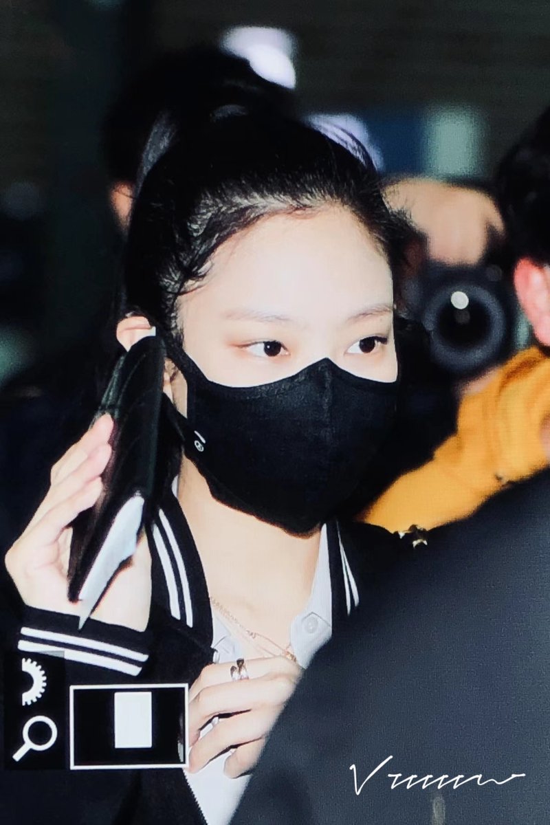 vvvvvn13's tweet photo. 220305 ICN
LOVE YOU JENNIE🤗 
#BLACKPINK #JENNIE #블랙핑크 #제니 https://t.co/E0C69ox7kM