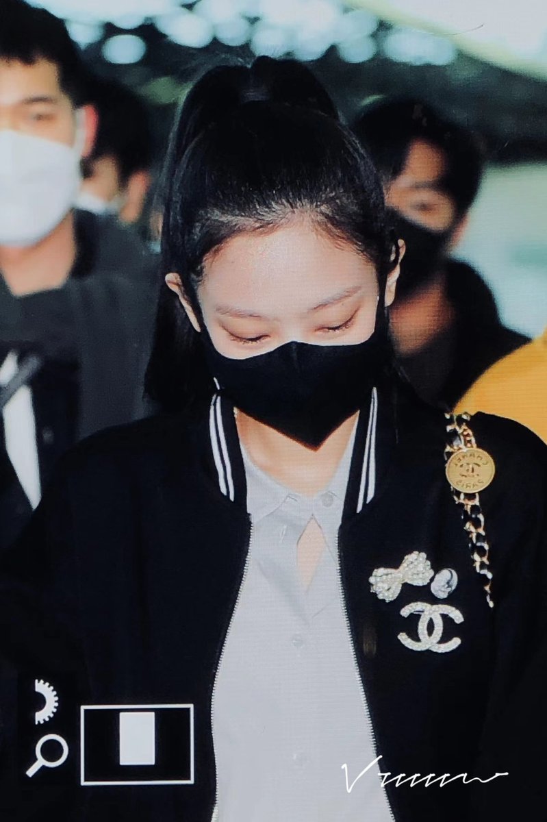 vvvvvn13's tweet photo. 220305 ICN
LOVE YOU JENNIE🤗 
#BLACKPINK #JENNIE #블랙핑크 #제니 https://t.co/E0C69ox7kM