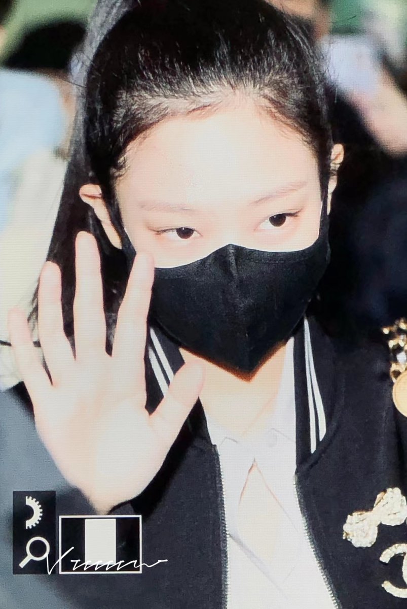 vvvvvn13's tweet photo. 220305 ICN
LOVE YOU JENNIE🤗 
#BLACKPINK #JENNIE #블랙핑크 #제니 https://t.co/E0C69ox7kM