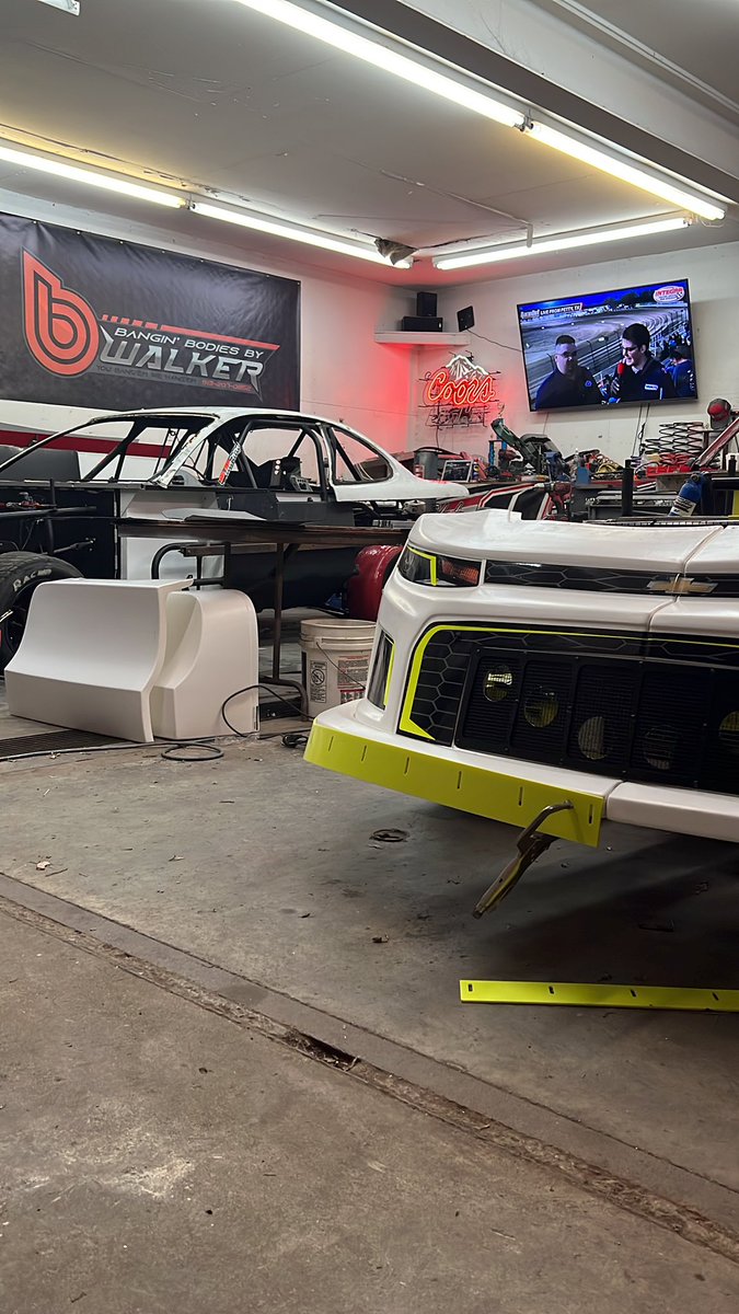 midwest_mess_'s tweet photo. Racecar season https://t.co/TaohTbGCgY