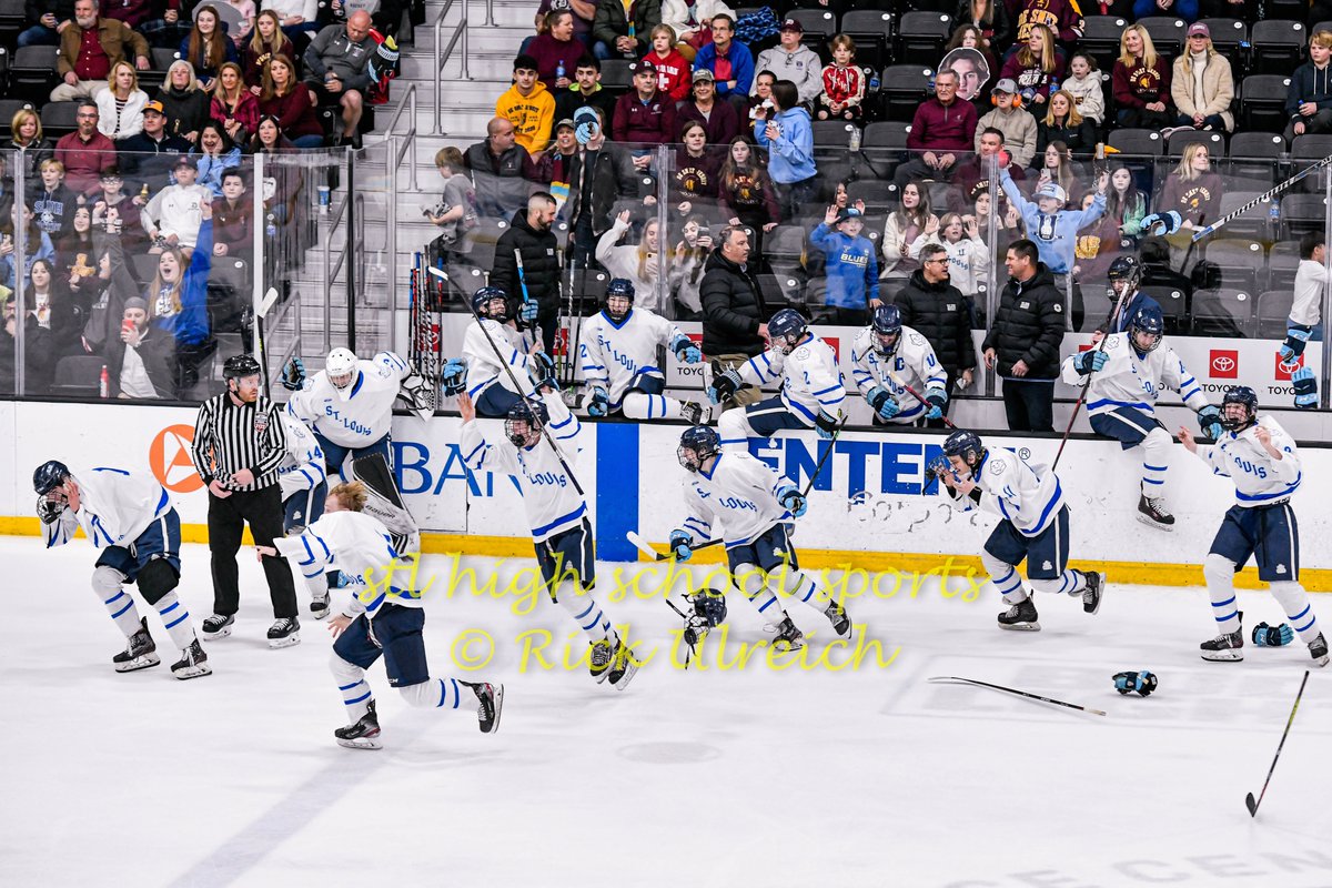 RickyRick_Photo's tweet photo. 2022-03-04 SLUH defeats De Smet in the Mid States Club Hockey Association Challenge Cup.
#sluh #desmet #hockey #stlprep #midstates #playoffs #championship https://t.co/es7iySlka7