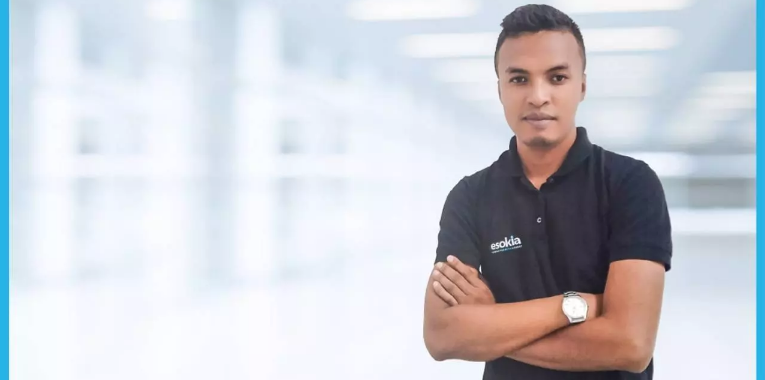Esokia_agency's tweet photo. 🎙 Interview avec notre nouveau directeur technique à Madagascar 🇲🇬 : 𝐀𝐧𝐝𝐫𝐢𝐧𝐢𝐚𝐢𝐧𝐚 𝐑𝐚𝐛𝐚𝐫𝐢𝐦𝐢𝐬𝐚

Pour consulter l'article ➡️ https://t.co/4K4UQ9WCiy

#Esokia #AgenceDigitale #AgenceWeb #Madagascar #DigitalAddicts https://t.co/ZvDKZytPwS