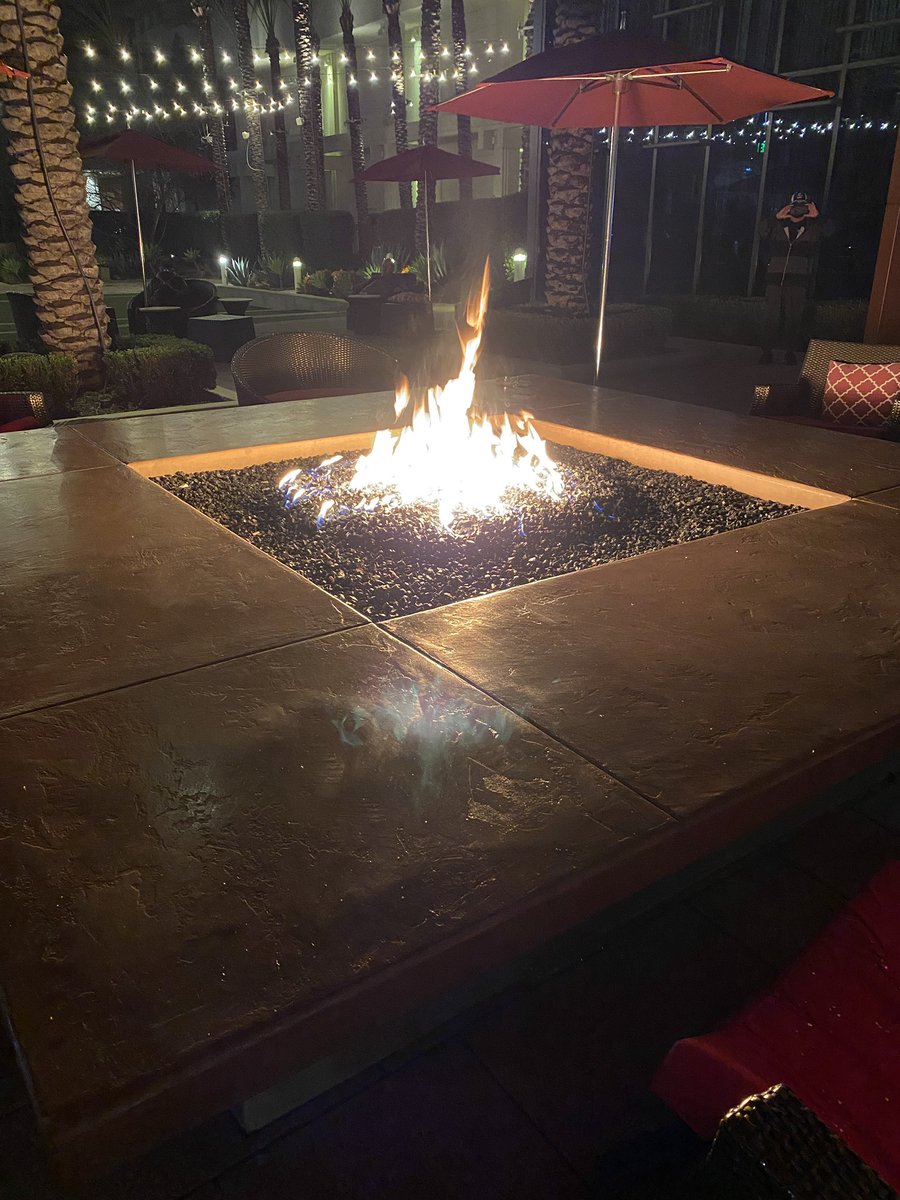 I was determined to get a couple minutes outside by this magnificent fire 🔥 pit at <a href="/HarrahsSoCal/">Harrah's SoCal</a> 
Can we get one for our backyard <a href="/MrPojeta/">Poj</a> ??