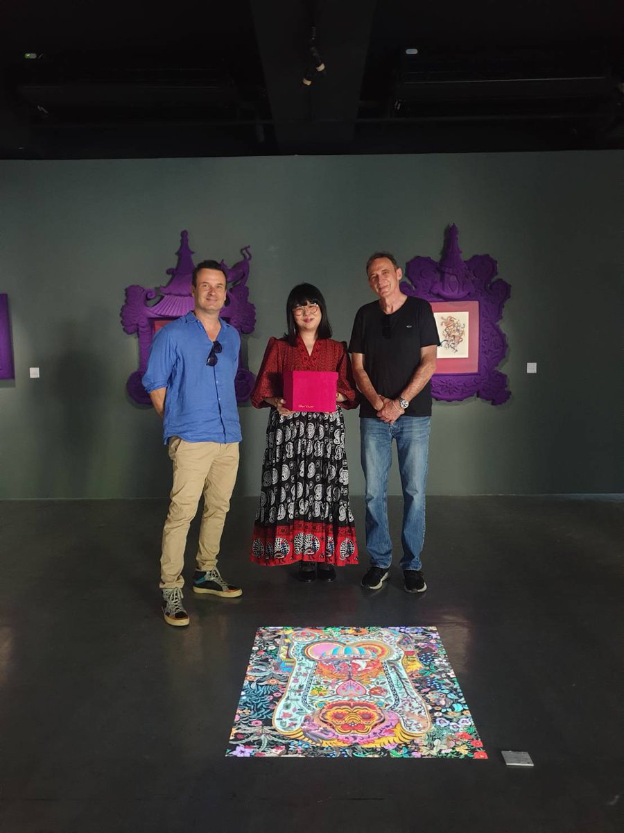 phannapast's tweet photo. So delighted to finally meet both of you in person, Mr.Michael and Mr.Michale 🌌🌌
Thank you for joining in part of my universe!
🌌🛸🌌
Shall meet again over the moon and the rainbow ;) 🌕🌈🌌
#AtlasOfTheMind
#sacwrap
#phannapast
#nft
#nftart
#NFTs
#NFTCommunitys https://t.co/bBItb7MQPM