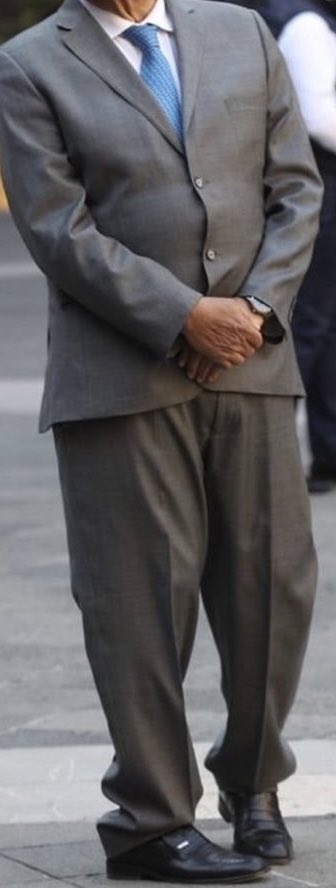 YoSoySantaAnna's tweet photo. ¿A qué me dirías que se dedica este hombre si no supieras quien es?
#Malafacha https://t.co/VbHAzrTCJZ