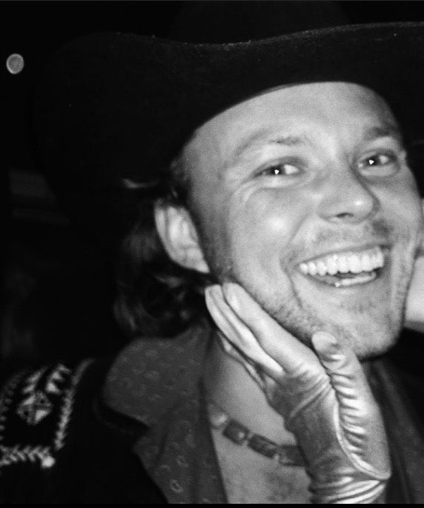 ashton’s smile is my favorite thing <33