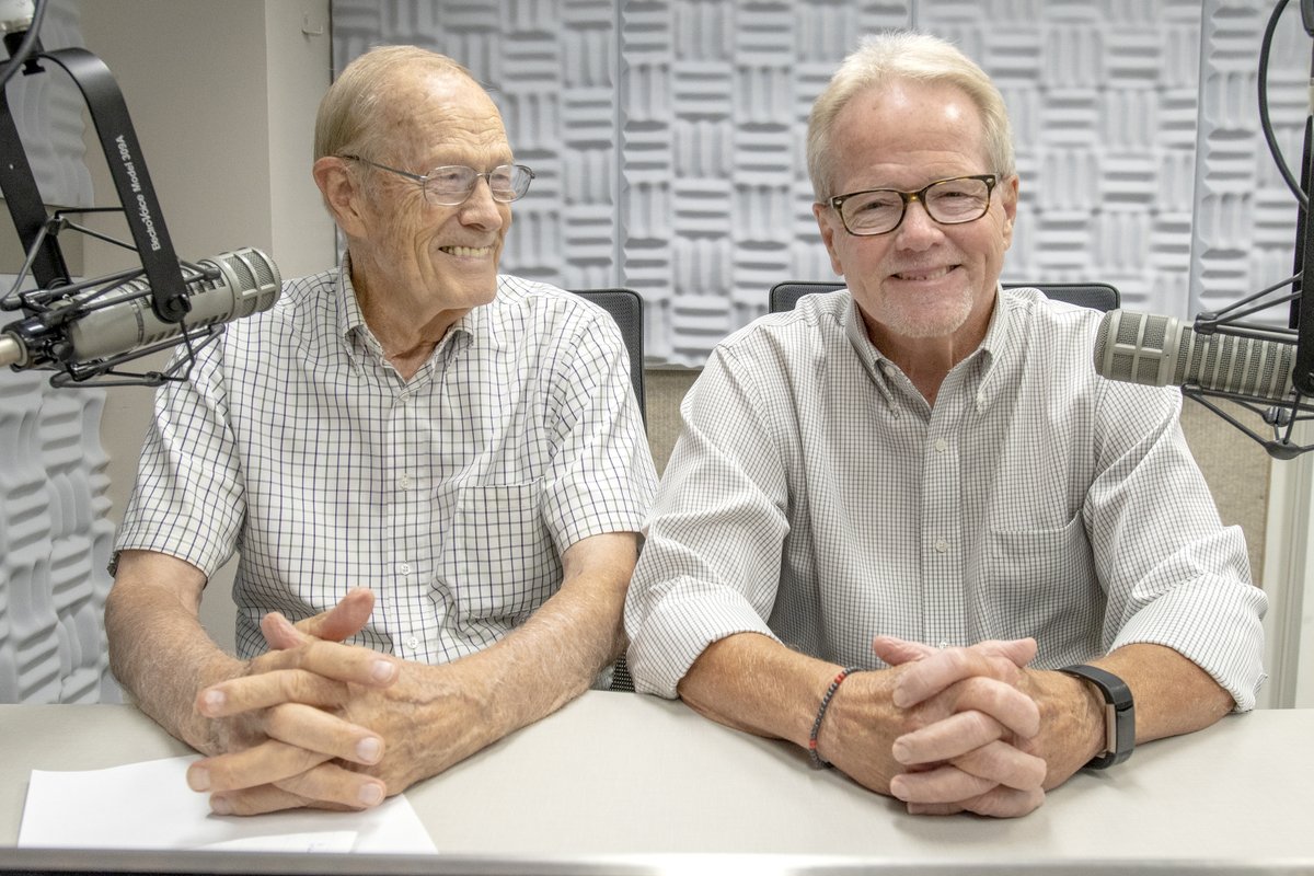 stevekelly7's tweet photo. @wdws1400 Illini Pella Saturday SportsTalk.  March 5, 9-11am.  Guests:  Mike Koon, Kedric Prince, Tai Streets, Steve Batterson, Jim Benson.  Plenty of basketball talk with hosts Loren Tate and Steve Kelly.  Listen live at https://t.co/moyIuwrPnn. https://t.co/ZT1RO7SyRw