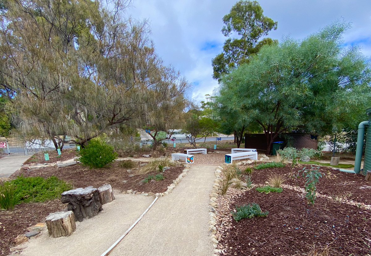 Arbay38's tweet image. Almost a year later, our @ProjReimaginate outdoor classroom is going strong.

#ProjectReimaginate