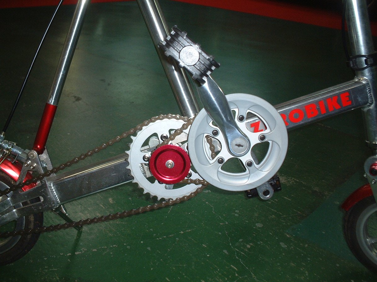 TimeJunction's tweet photo. ZERO-BIKEこんなのも持ってたな。。
チェーンリングにZが隠れて ERO-BIKEに見える自転車。。
#折り畳み自転車
#ZEROBIKE https://t.co/pRya8lxfdO