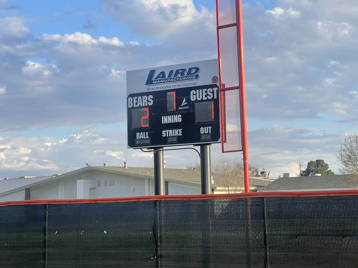 Merced High Softball team defeated Madera 2-1 today!!

Bear STRONG!!

#The_MHS_Bear