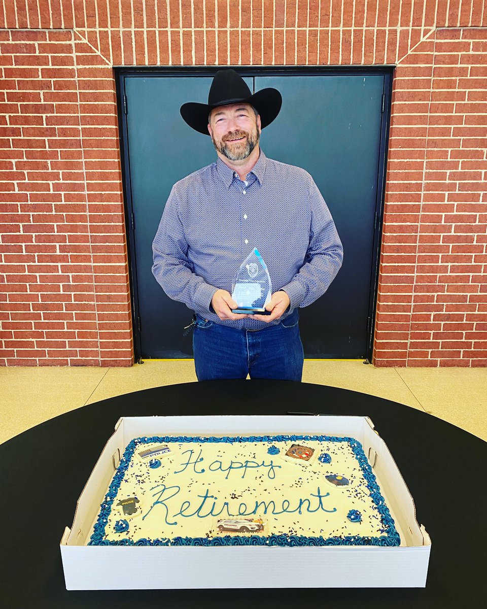 HpdTx's tweet photo. Thank you Captain Dukes for serving the citizens of Henderson for 22 years. Your journey with us has been amazing and unforgettable. You helped train our officers, and be a mentor to them. You sir are irreplaceable. Enjoy your retirement! You earned it. @IsaacRamirezTV https://t.co/e8jNdcgoOB