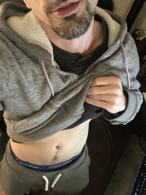 Havent had some friday night fun in a while. Going live on chaturbate NOW! https://t.co/y1BtKZ4VzI