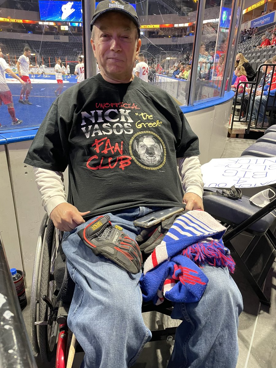 NickVasos's tweet photo. #HotWinterNights! @KCComets host @gosidekicks on media night! Letโs go #TeamVasos #MASLtv https://t.co/QrBx7KIEeP