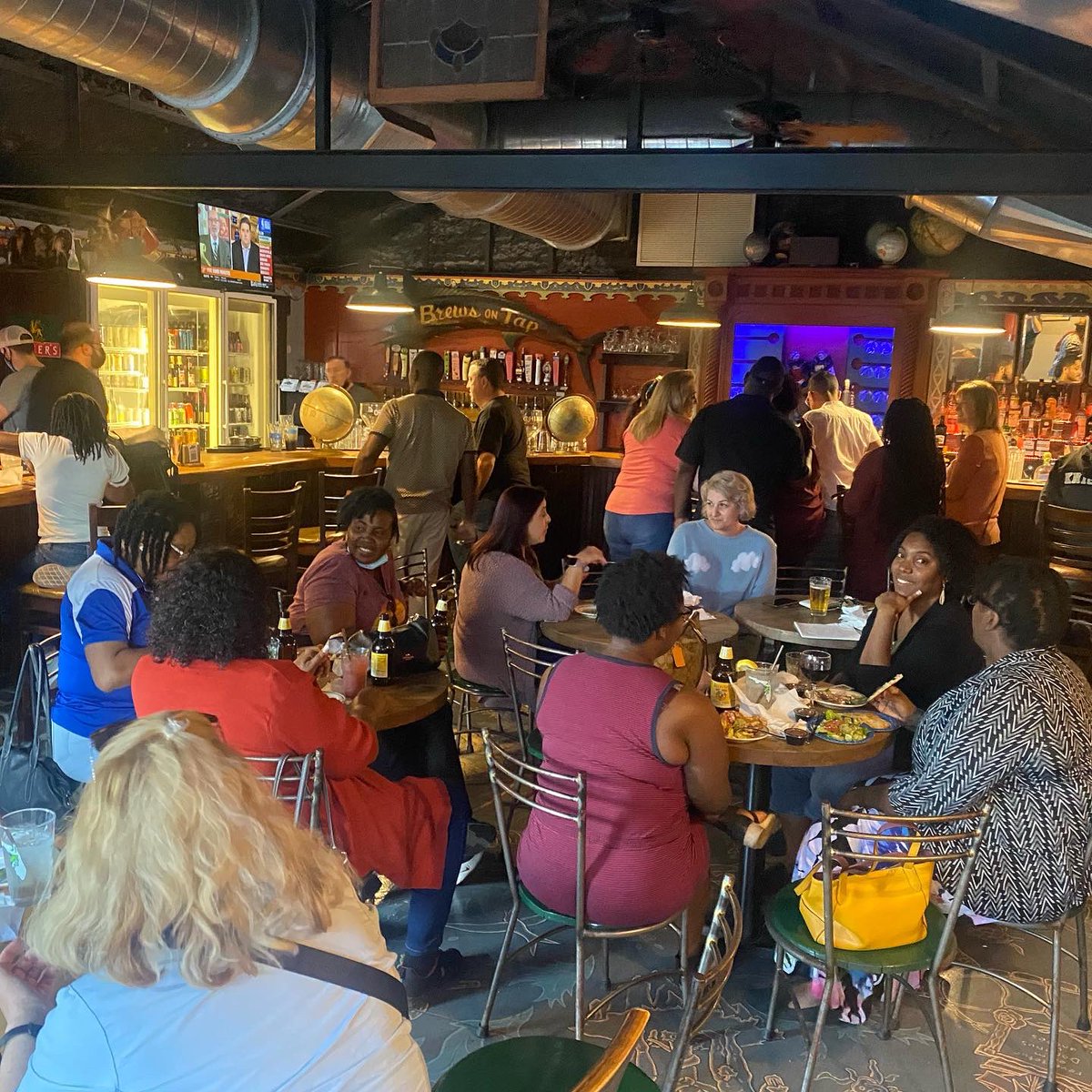 CHS_Legacy's tweet photo. The Chamberlain High School Legacy Alliance hosted a happy hour tonight for the teachers of @HCPSAdams Adams Middle School. These deserving people are setting the stage for successful future Chiefs and we see and appreciate them! 
#ThisIsAdams
#ThisIsChamberlain https://t.co/npOXdMvFTJ