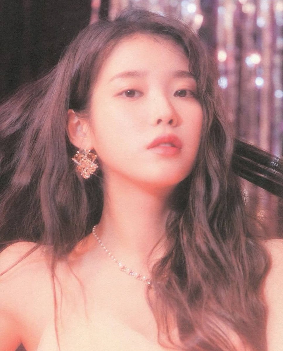 iuaenapieces's tweet photo. IU 2021 Season's greetings [scan]
#아이유 #이지은 https://t.co/5rlaUw3O1k