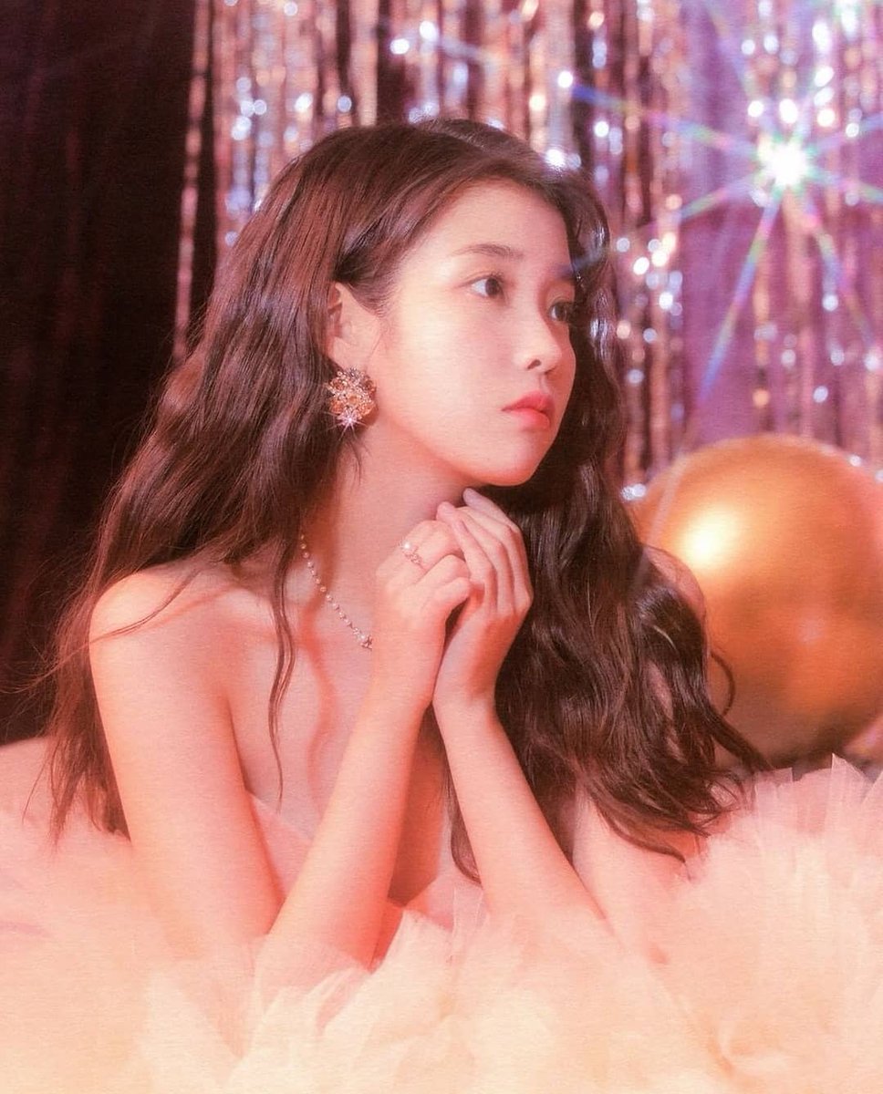 iuaenapieces's tweet photo. IU 2021 Season's greetings [scan]
#아이유 #이지은 https://t.co/5rlaUw3O1k