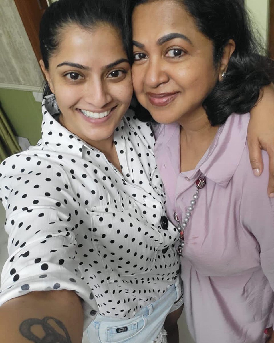 realradikaa's tweet photo. Happy birthday dear @varusarath5 wishing you loads of happiness, love peace and strength. Keep smashing the ceiling, we are rooting for you❤️❤️❤️❤️💕💕💕🥰🥰🥰 https://t.co/I7IRSoiYYB