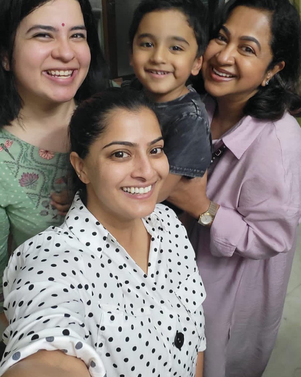 realradikaa's tweet photo. Happy birthday dear @varusarath5 wishing you loads of happiness, love peace and strength. Keep smashing the ceiling, we are rooting for you❤️❤️❤️❤️💕💕💕🥰🥰🥰 https://t.co/I7IRSoiYYB