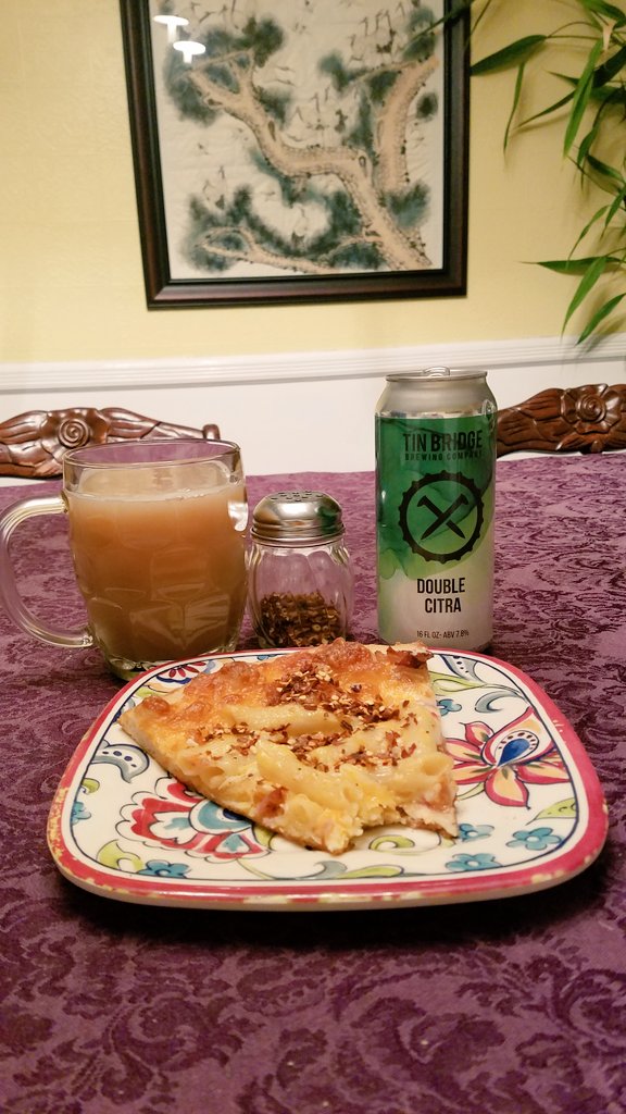 chilehead4's tweet photo. Enjoying a #DoubleCitra from @Tinbridgebrewco and a Mac n cheese n bacon pizza from Bobbs Apizza in North Branford #Connecticut @PizzaALoveStory https://t.co/aRZuIKNfde