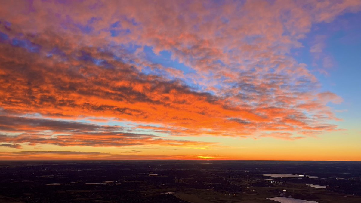 jmowry11's tweet photo. Gorgeous Sunrise #morning #cloudporn #sunrise #dawn #weather #riseandshine #colorful #beautiful #heliview #aerialpic https://t.co/ZNe79xIMLd