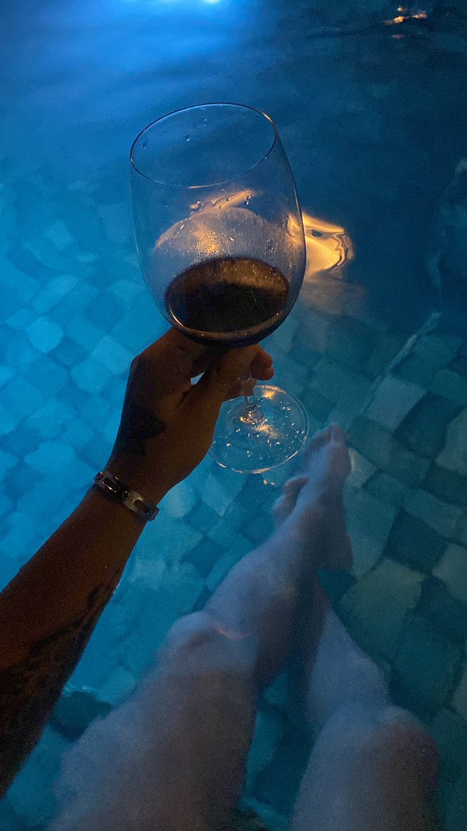 augustulima's tweet photo. Tudo para uma sexta à noite https://t.co/2MziX3Q8xt