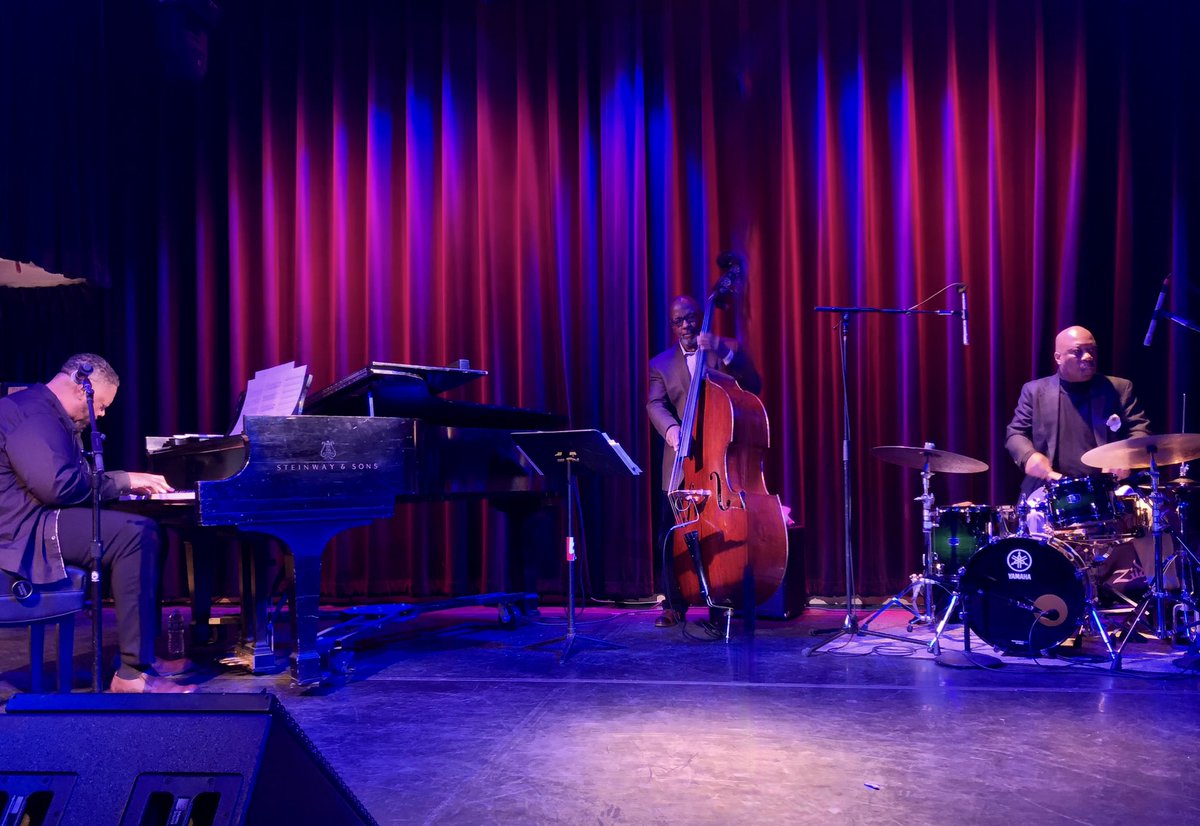 gary_motley's tweet photo. Thoroughly enjoyed presenting a lecture-recital on harmonic counterpoint @BerkleeCollege.The engaged audience and thought provoking conversation made two hours feel like two minutes! https://t.co/wwBNKJNLjU