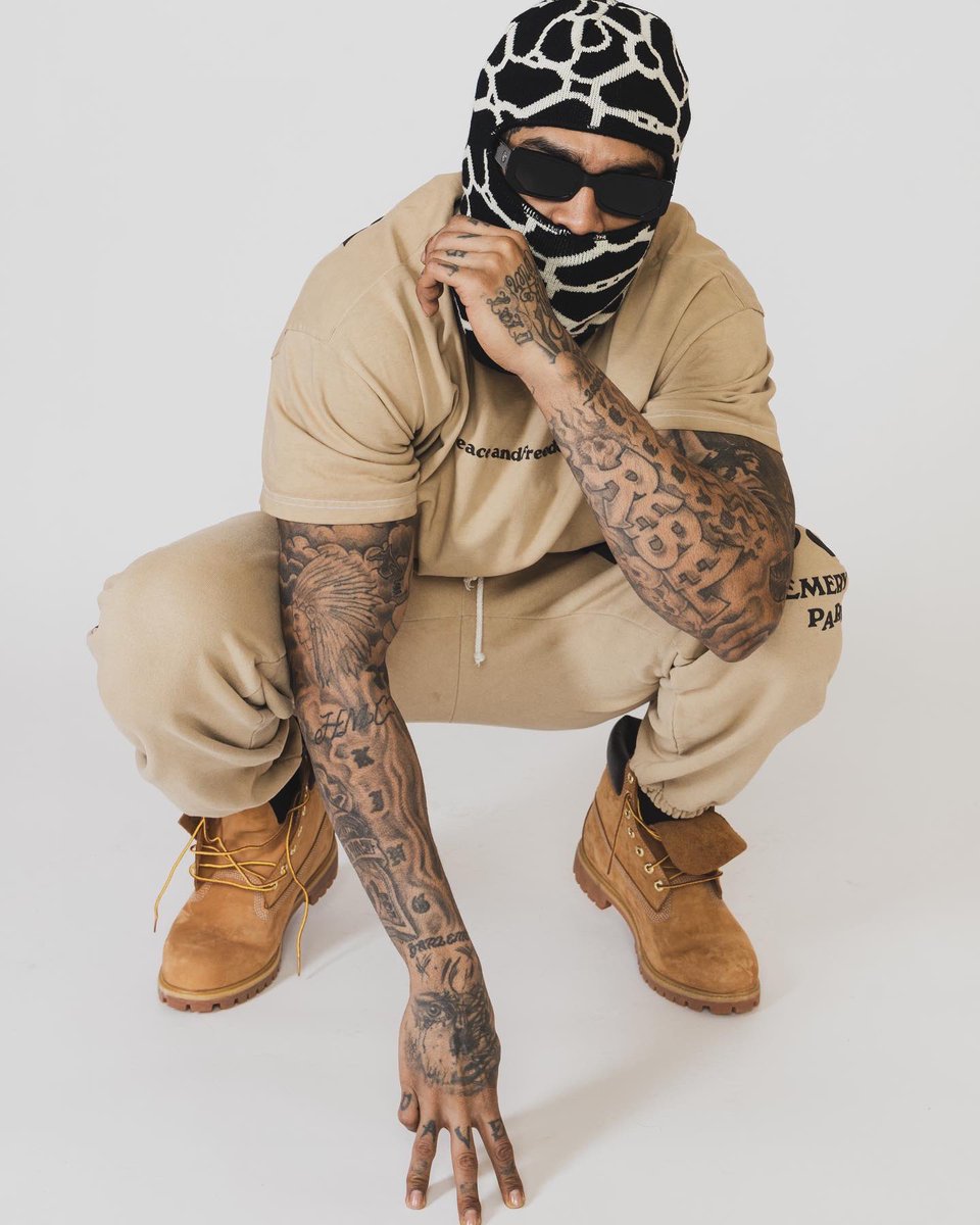 RichMinority's tweet photo. #DaveEast rocking the #FreeHuey Capsule 🕊 #AvailableNow https://t.co/VB2MUpVkNR