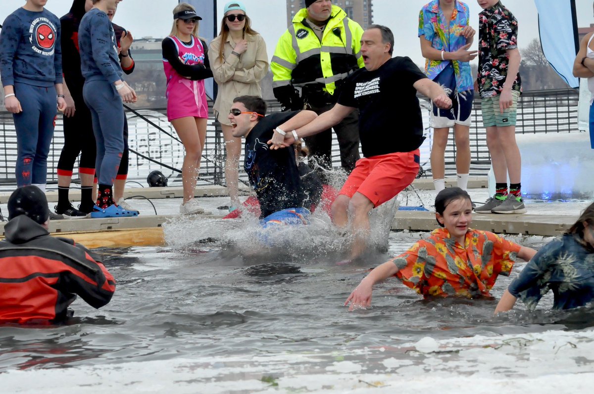 DarrenSchuler's tweet photo. Thank you @WM_Unified students and staff who participated in the @PlungeMN today! You raised over $16K for our Unified Team and @SOMinnesota ! Proud to have taken the “plunge” with you! @WMRoyalsAD @WMRoyalsFB https://t.co/fwIem1mXMp