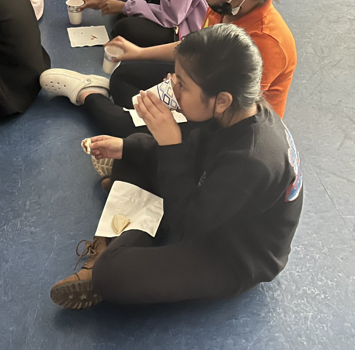 4th graders enjoyed a movie and treat today to wrap up their reading unit! #BecauseofWinnDixie #DoleStrong <a href="/HDBobcats/">Hanford Dole Bobcats</a> @RivasPrincipal <a href="/RSSchoolsNC/">Rowan-Salisbury Schools</a> @MsSarahJohnson4 @gerschjs_hdes