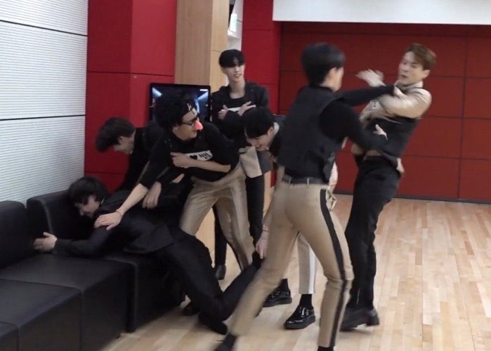 definitelyjayb's tweet photo. Ahgase situation trying to wake each other up this morning bcs Mark is in Korea https://t.co/pFhwbNZ9DQ