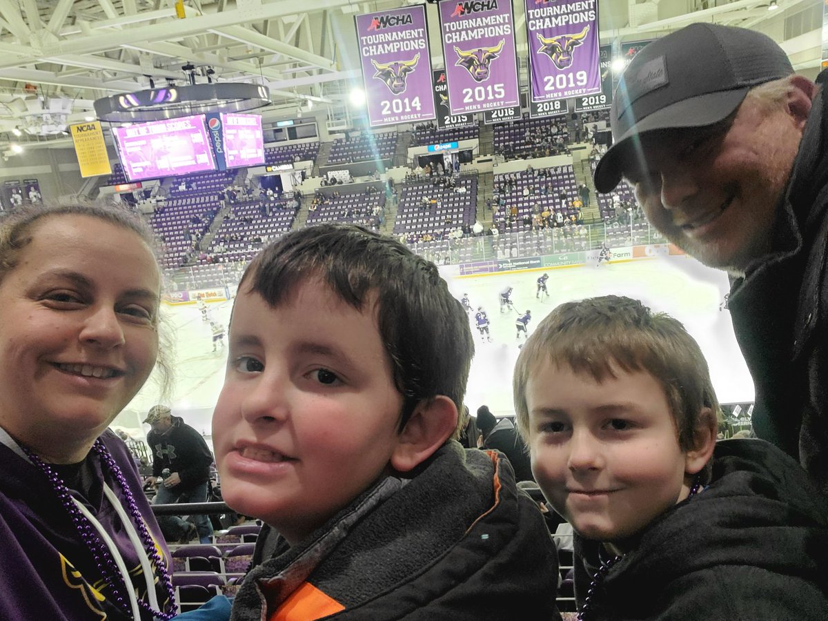 KristyTokheim's tweet photo. Best seats in town!  @MNSUMankato hockey!  #GrinnellMavericks 
Section 315
Row B
Seats 5,6,7,8 https://t.co/r0v9n78g6L